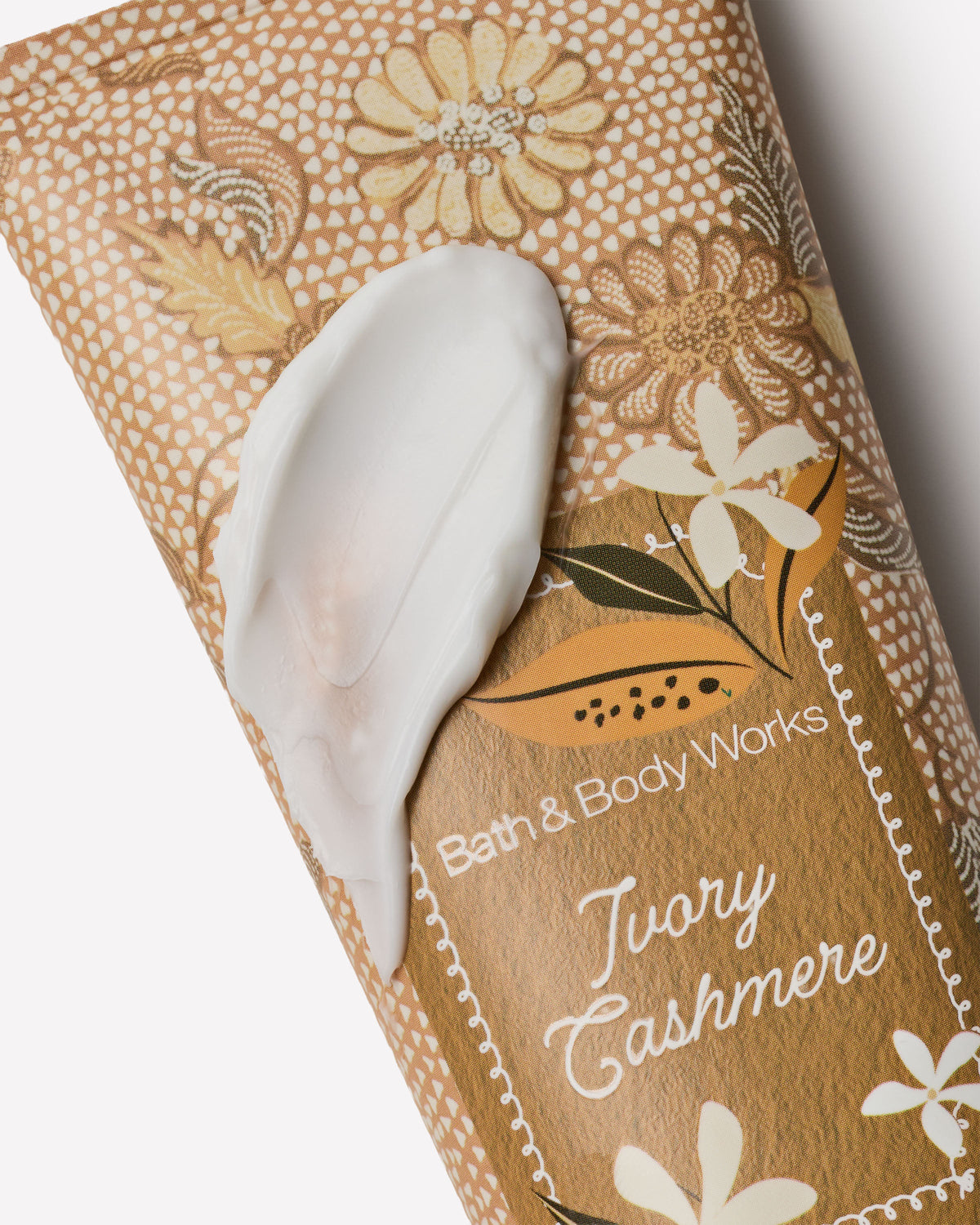 Bath & Body Works Ivory Cashmere Ultimate Hydration Body Cream 8 oz / 226 g — image 2