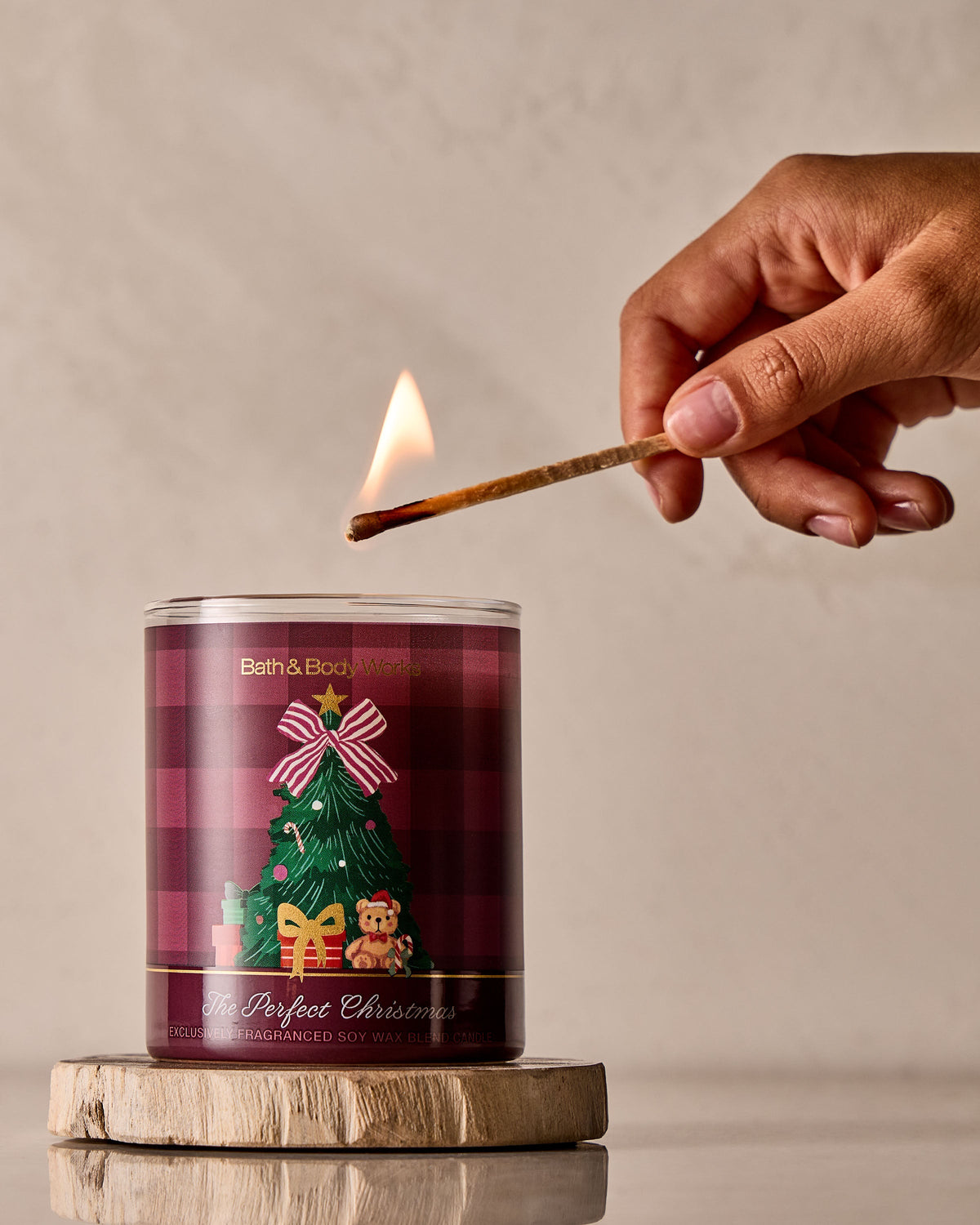 Bath & Body Works The Perfect Christmas Single Wick Candle 8 oz / 227 g — image 4